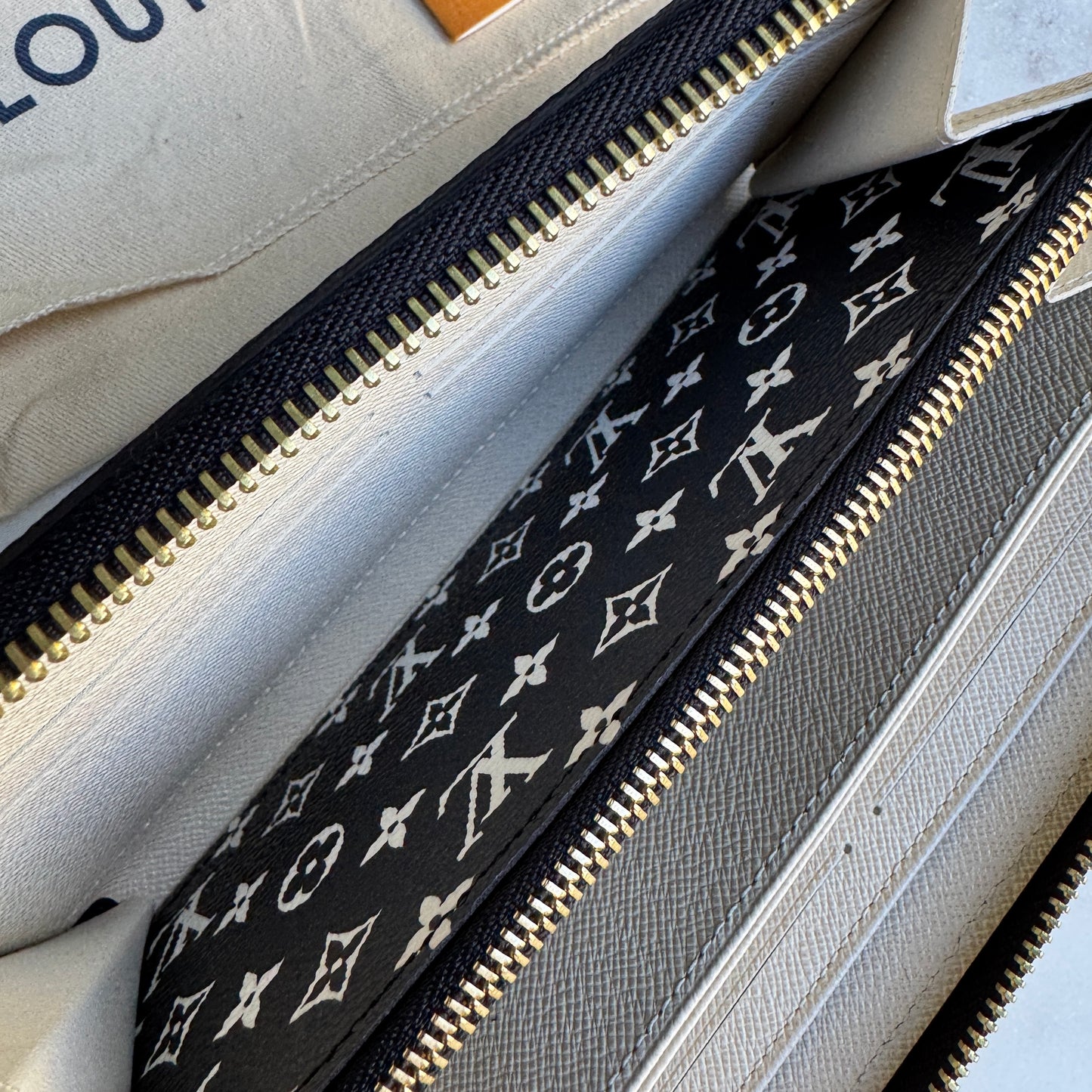 Louis Vuitton Monogram Giant Jungle Zippy Wallet