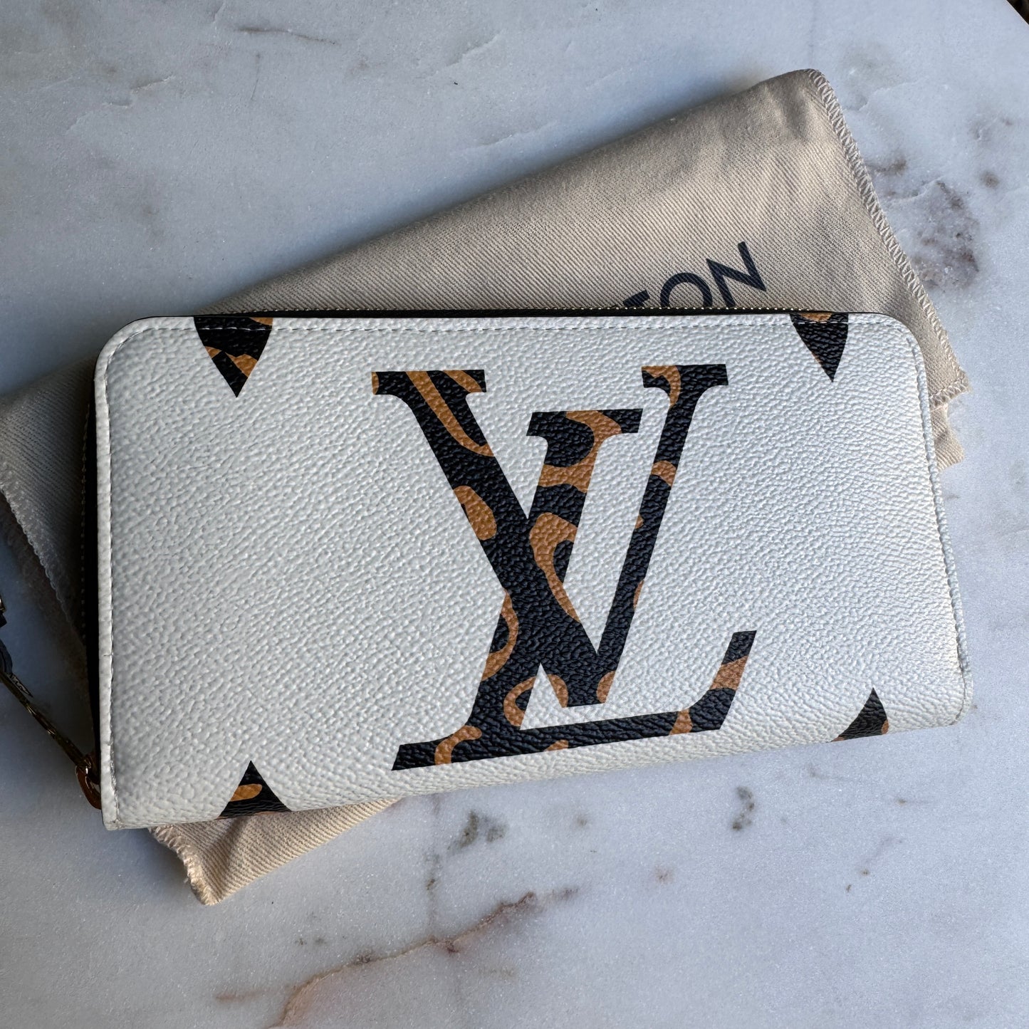 Louis Vuitton Monogram Giant Jungle Zippy Wallet