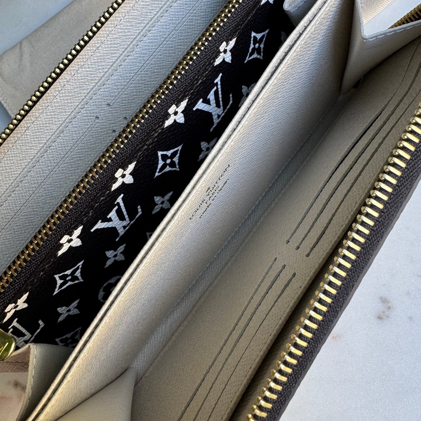 Louis Vuitton Monogram Giant Jungle Zippy Wallet