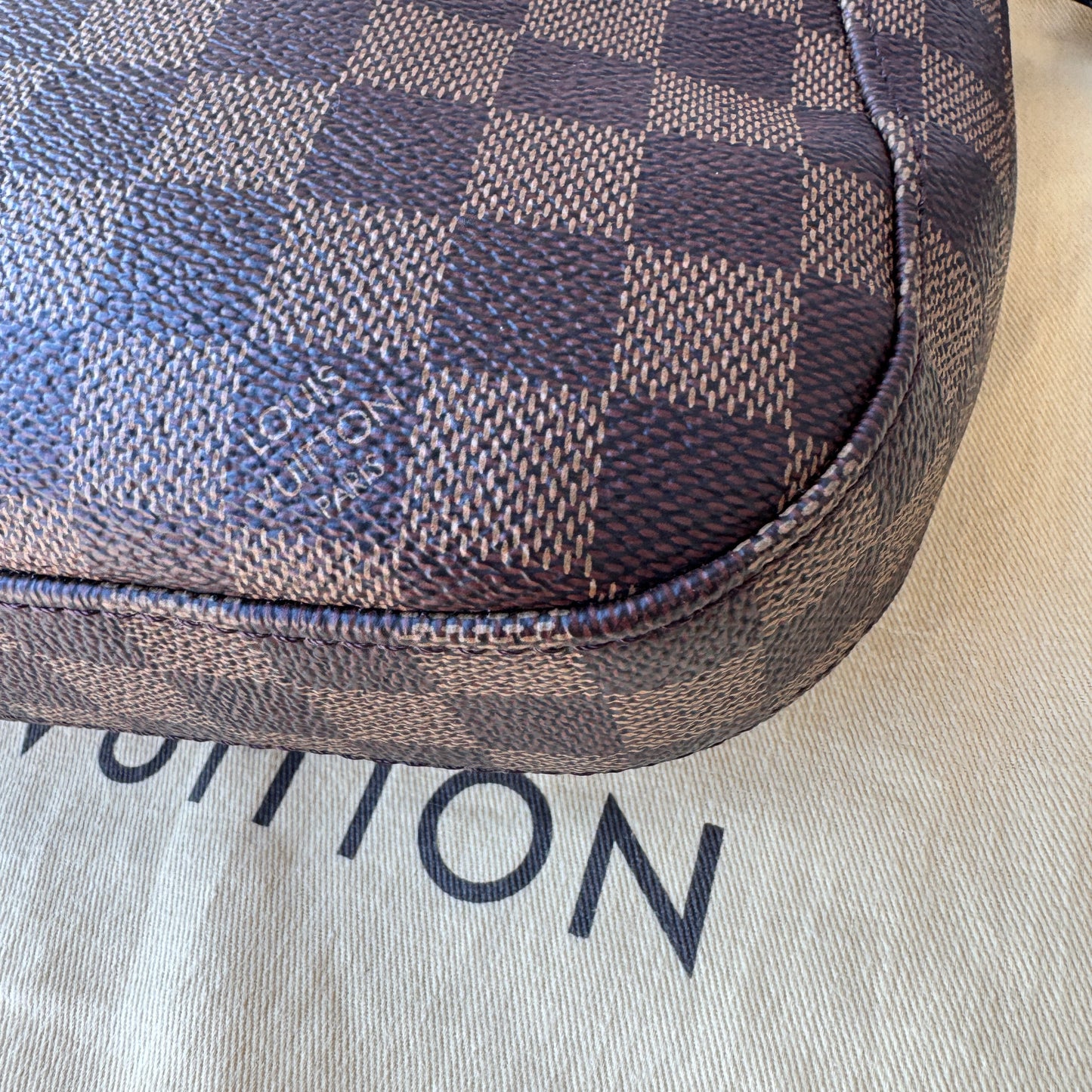 Louis Vuitton Damier Ebene South Bank Besace