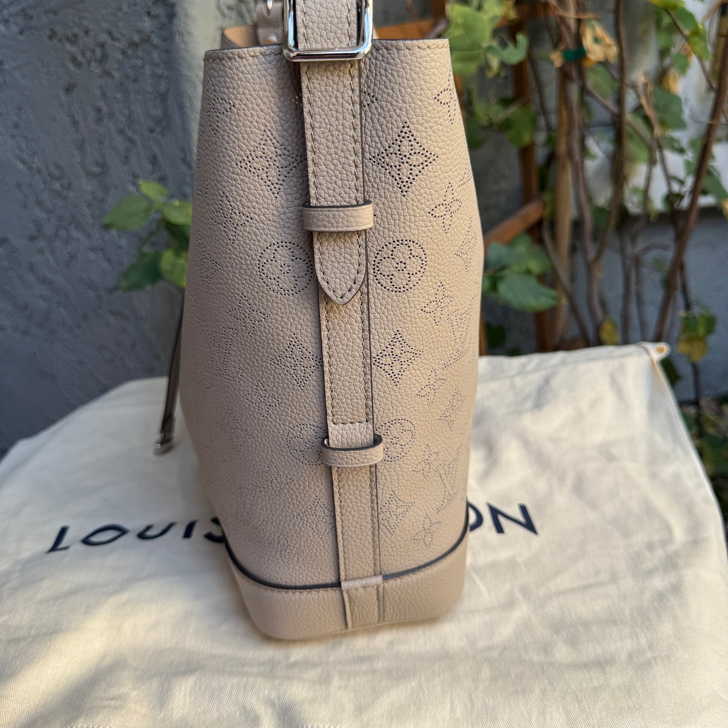 Louis Vuitton Mahina Leather Flore Bucket Shoulder Bag