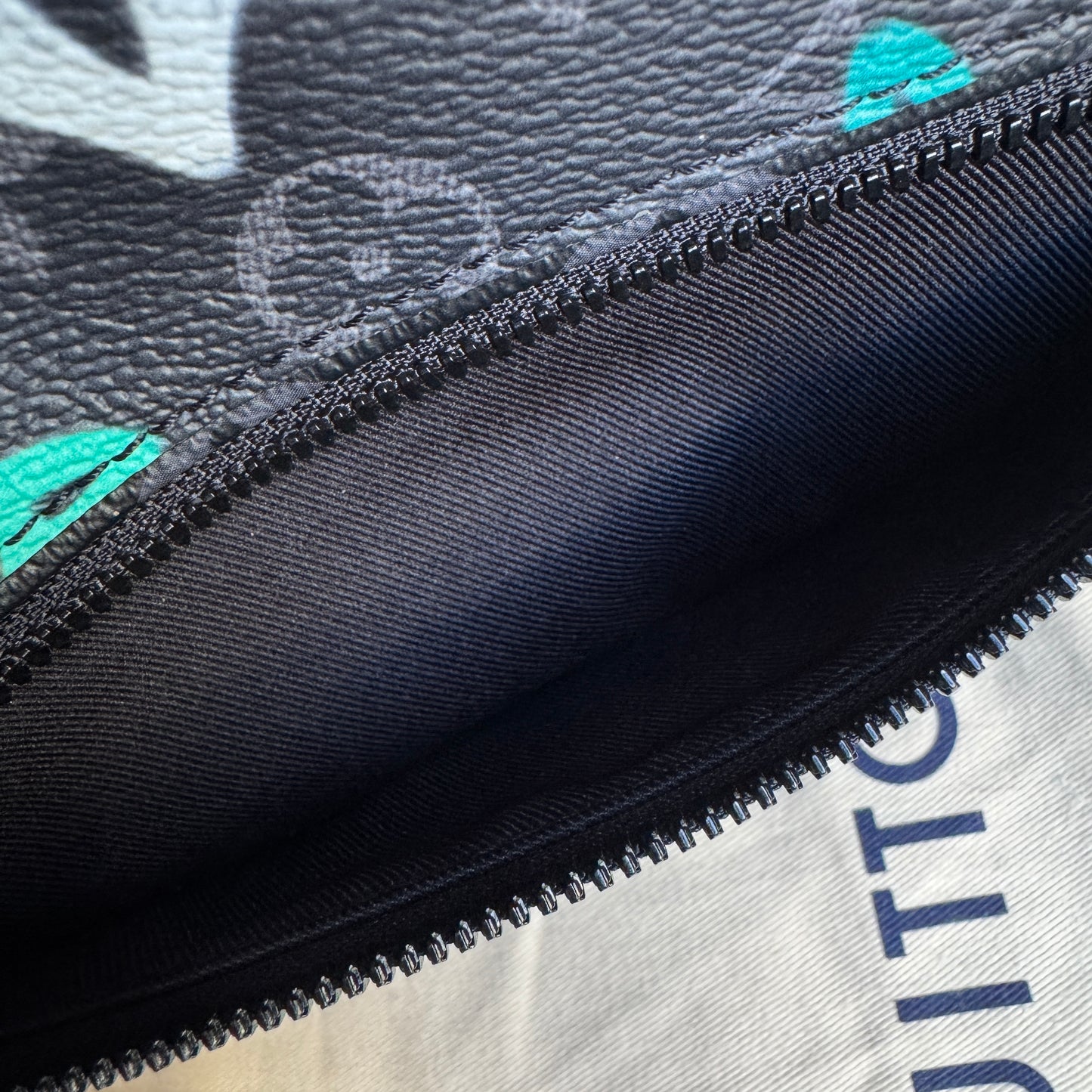 Louis Vuitton Graffiti Monogram Discovery Bumbag