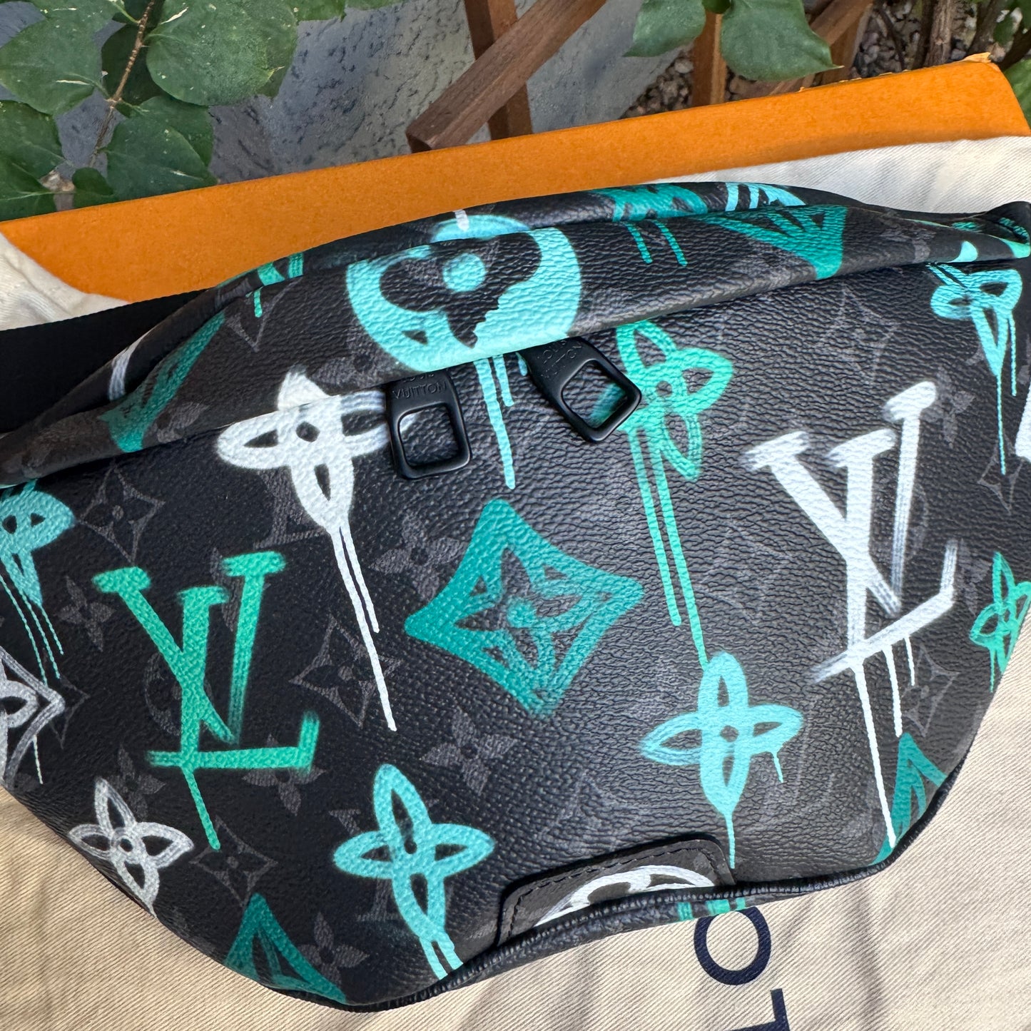 Louis Vuitton Graffiti Monogram Discovery Bumbag
