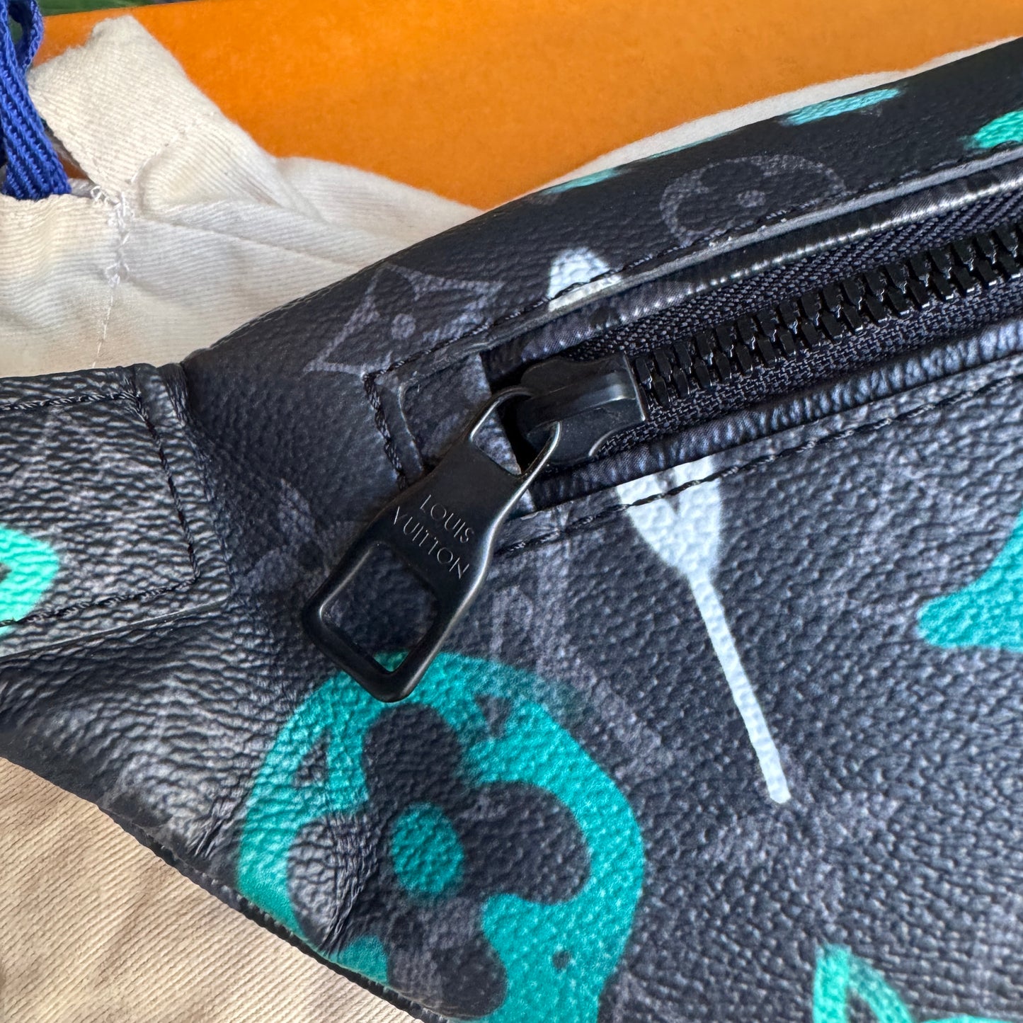Louis Vuitton Graffiti Monogram Discovery Bumbag