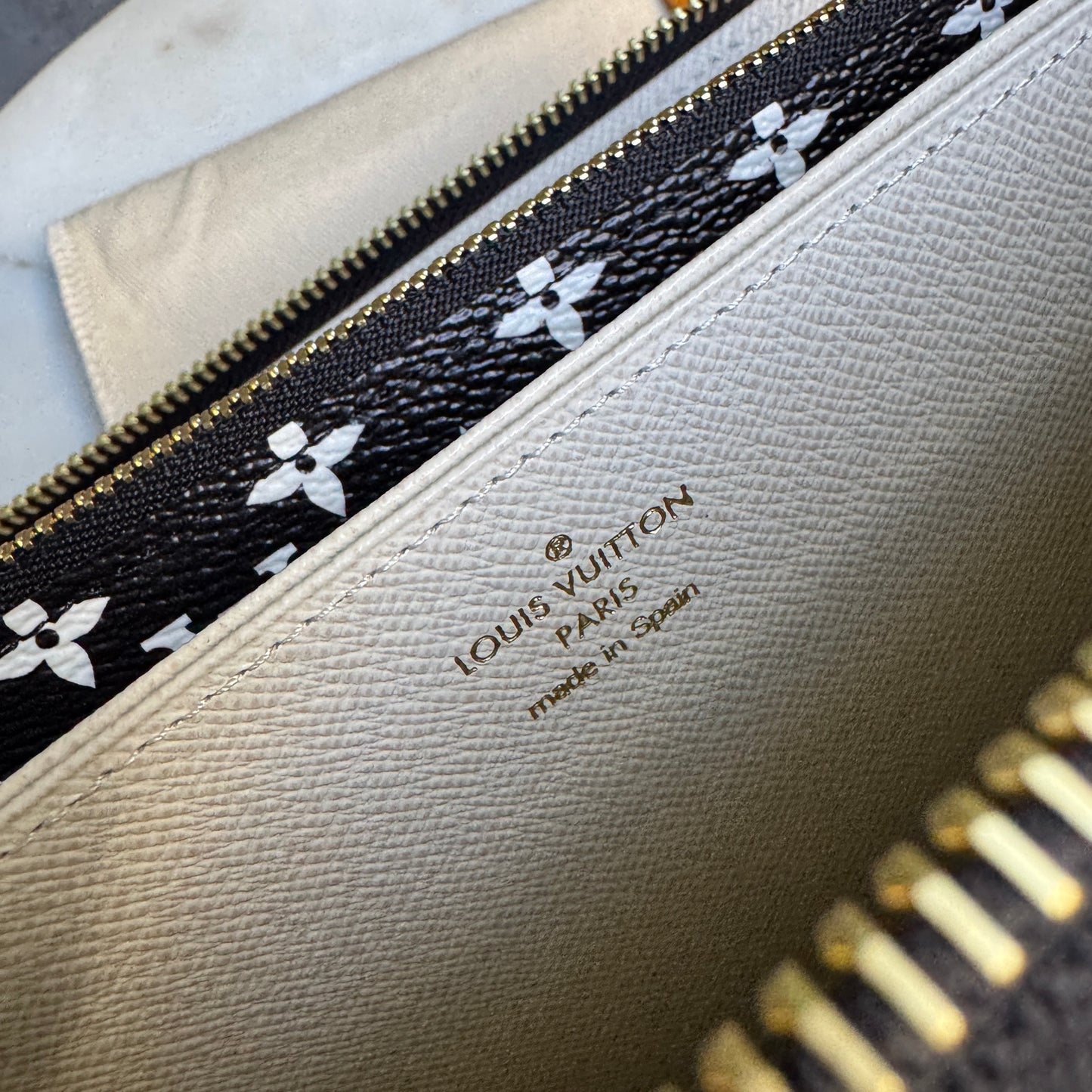 Louis Vuitton Monogram Giant Jungle Zippy Wallet