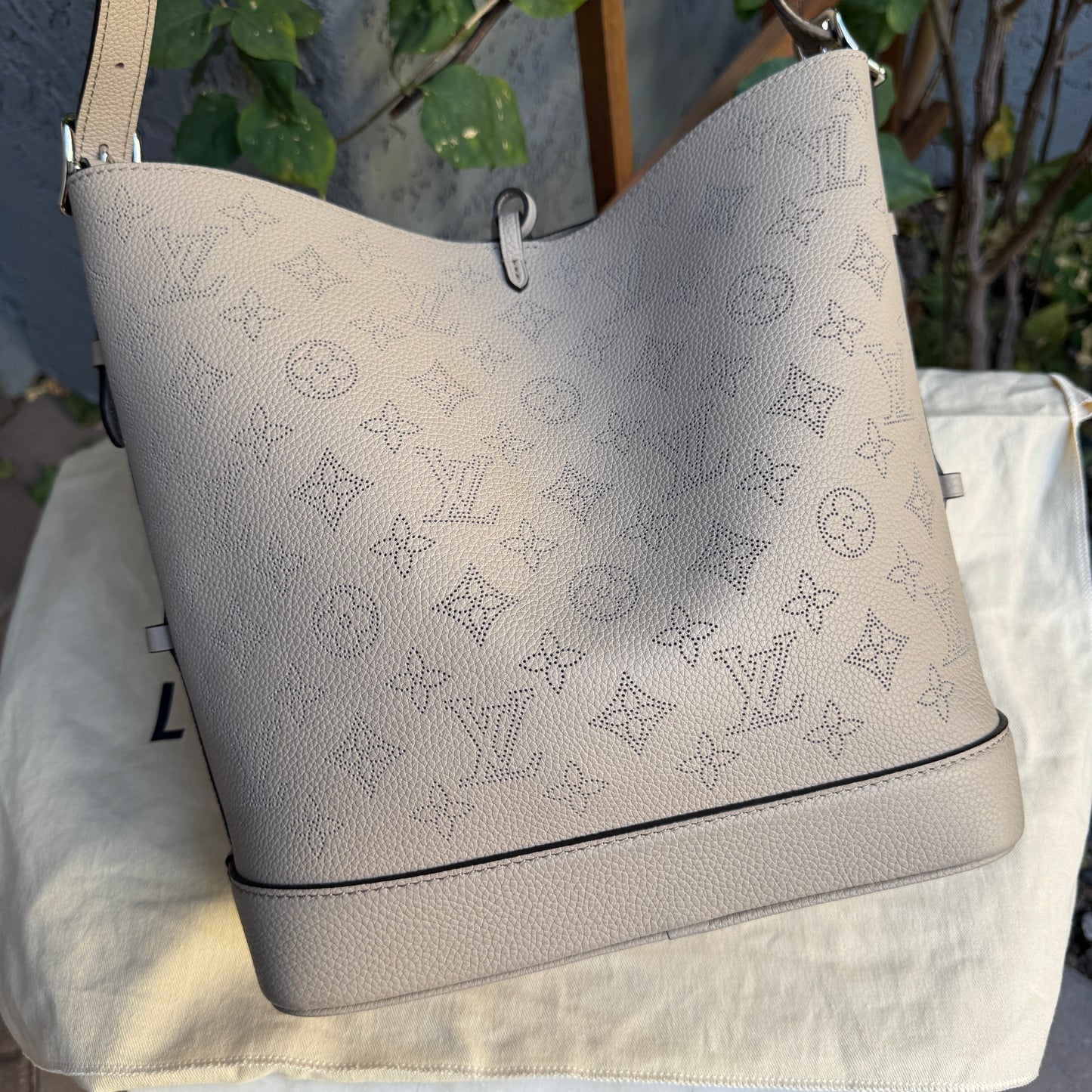 Louis Vuitton Mahina Leather Flore Bucket Shoulder Bag