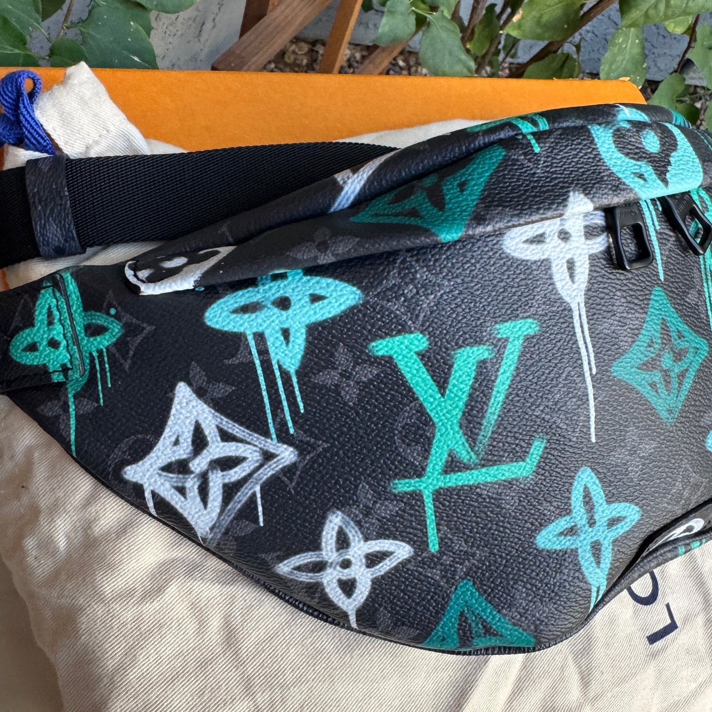 Louis Vuitton Graffiti Monogram Discovery Bumbag