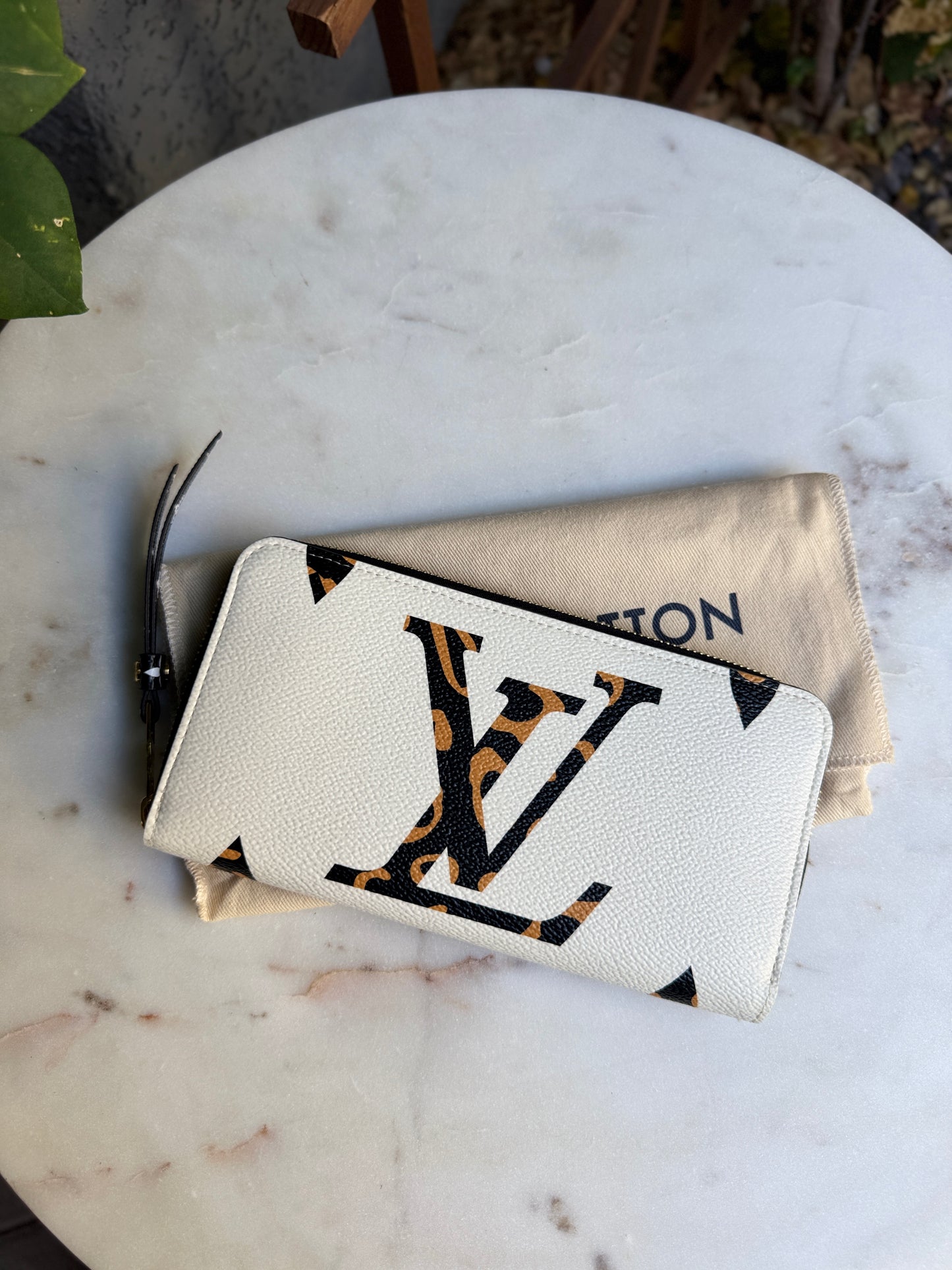Louis Vuitton Monogram Giant Jungle Zippy Wallet