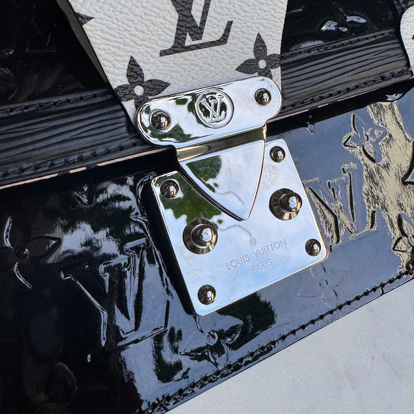 Louis Vuitton Wynwood Monogram Vernis Crossbody