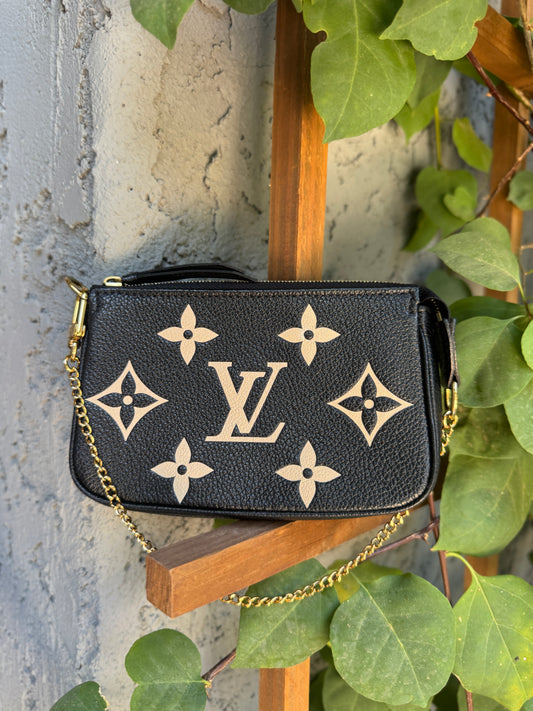 Louis Vuitton Monogram Empreinte Giant Bicolor Mini Pochette Accessoires