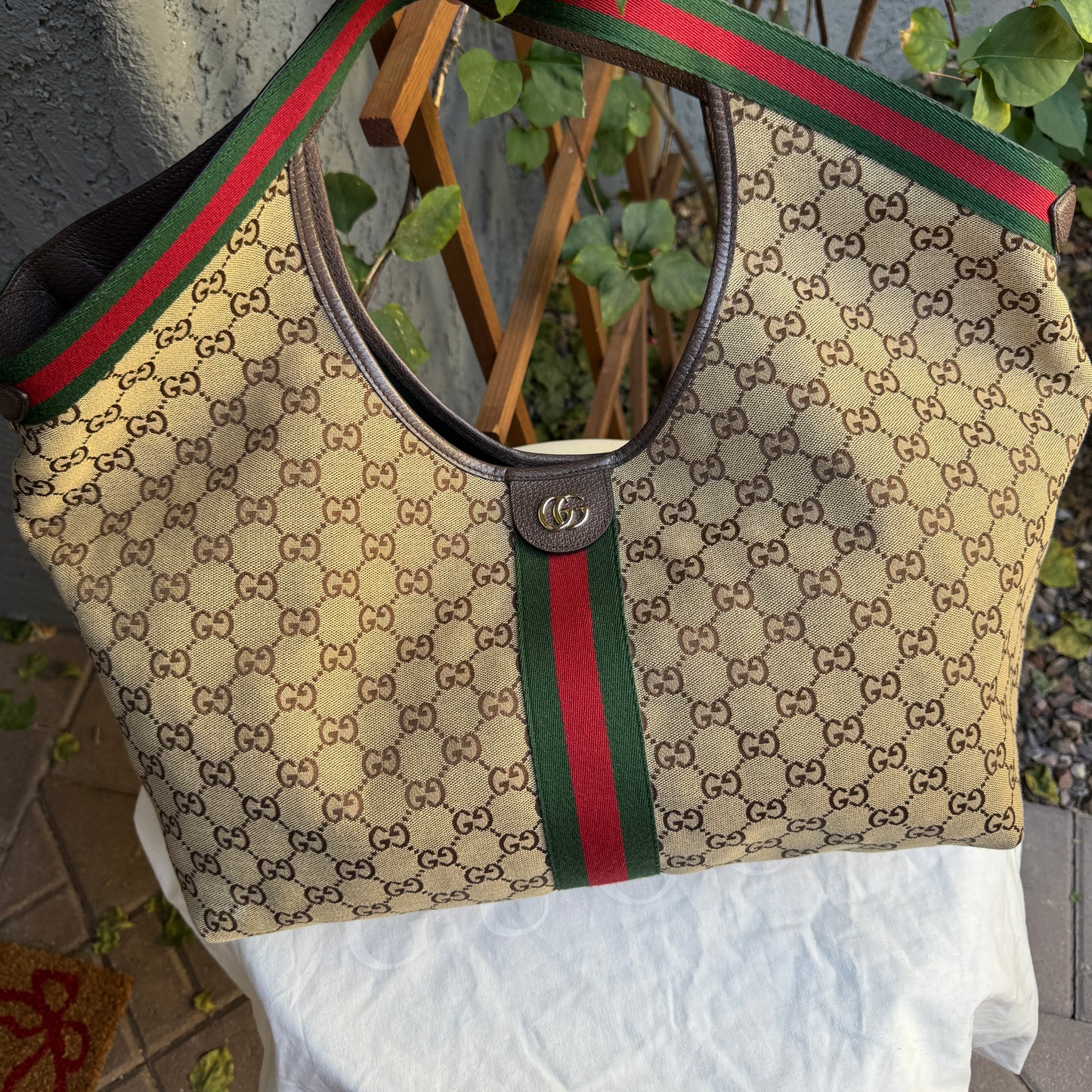 Gucci Giglio Large Monogram Hobo Tote