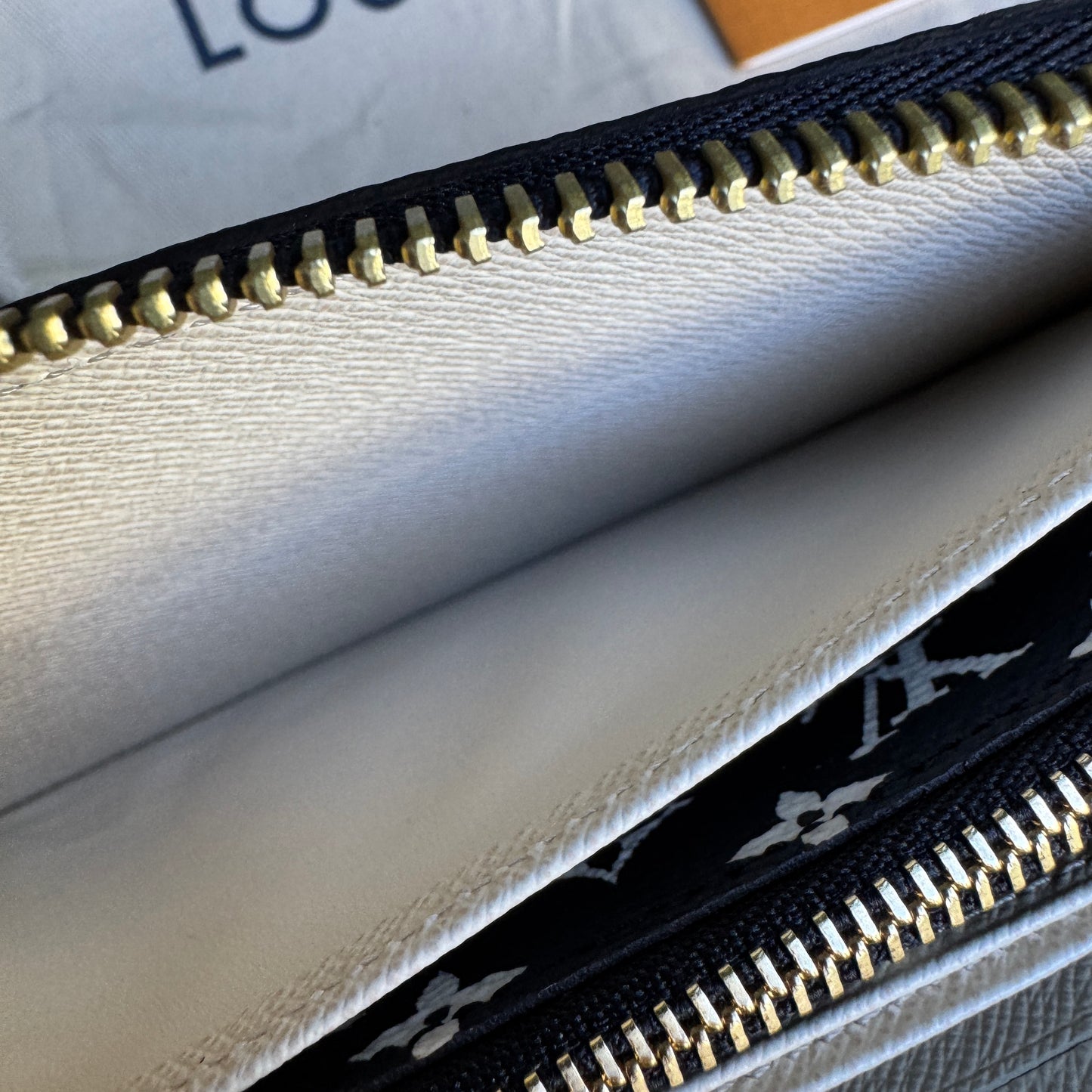 Louis Vuitton Monogram Giant Jungle Zippy Wallet