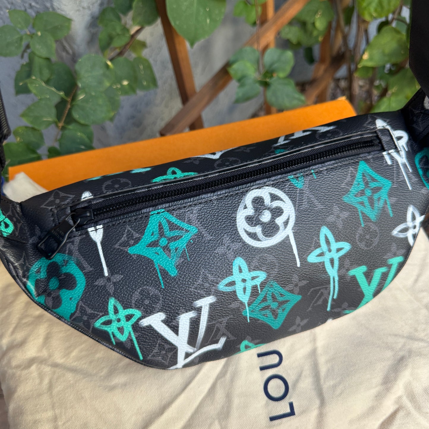 Louis Vuitton Graffiti Monogram Discovery Bumbag