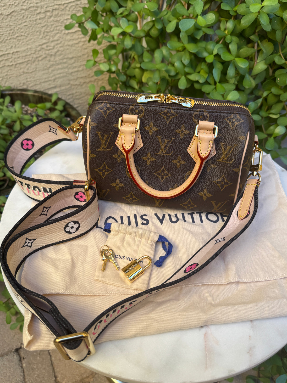 Louis Vuitton Monogram Speedy Bandoulière 20