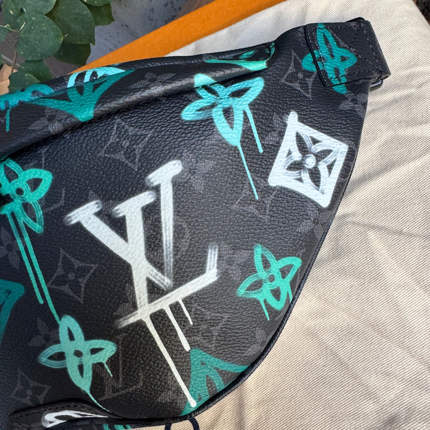 Louis Vuitton Graffiti Monogram Discovery Bumbag