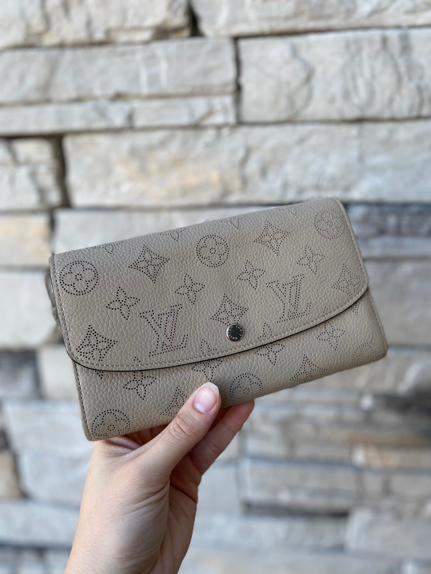 Louis Vuitton Portefeuille Iris Mahina Leather Wallet