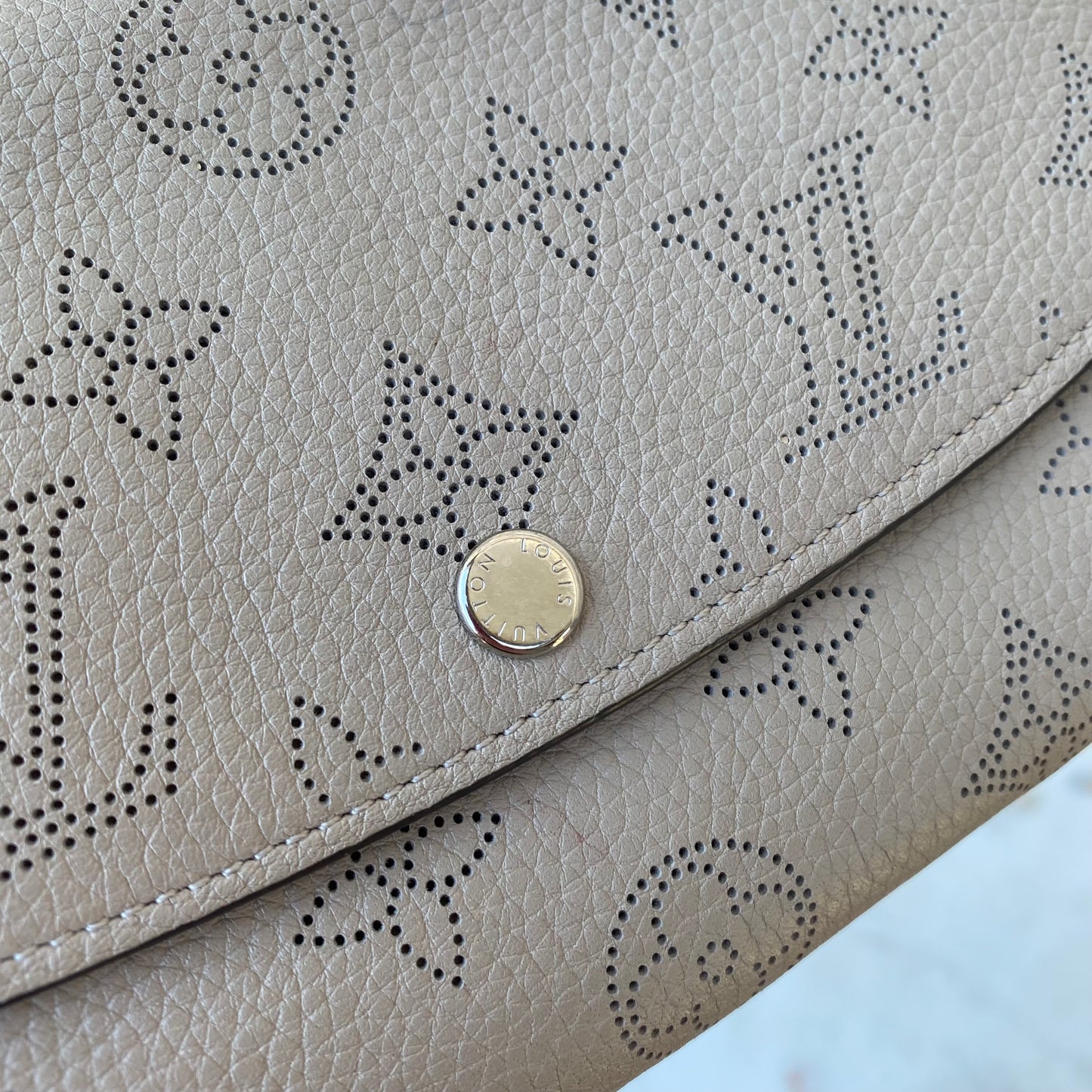 Louis Vuitton Portefeuille Iris Mahina Leather Wallet