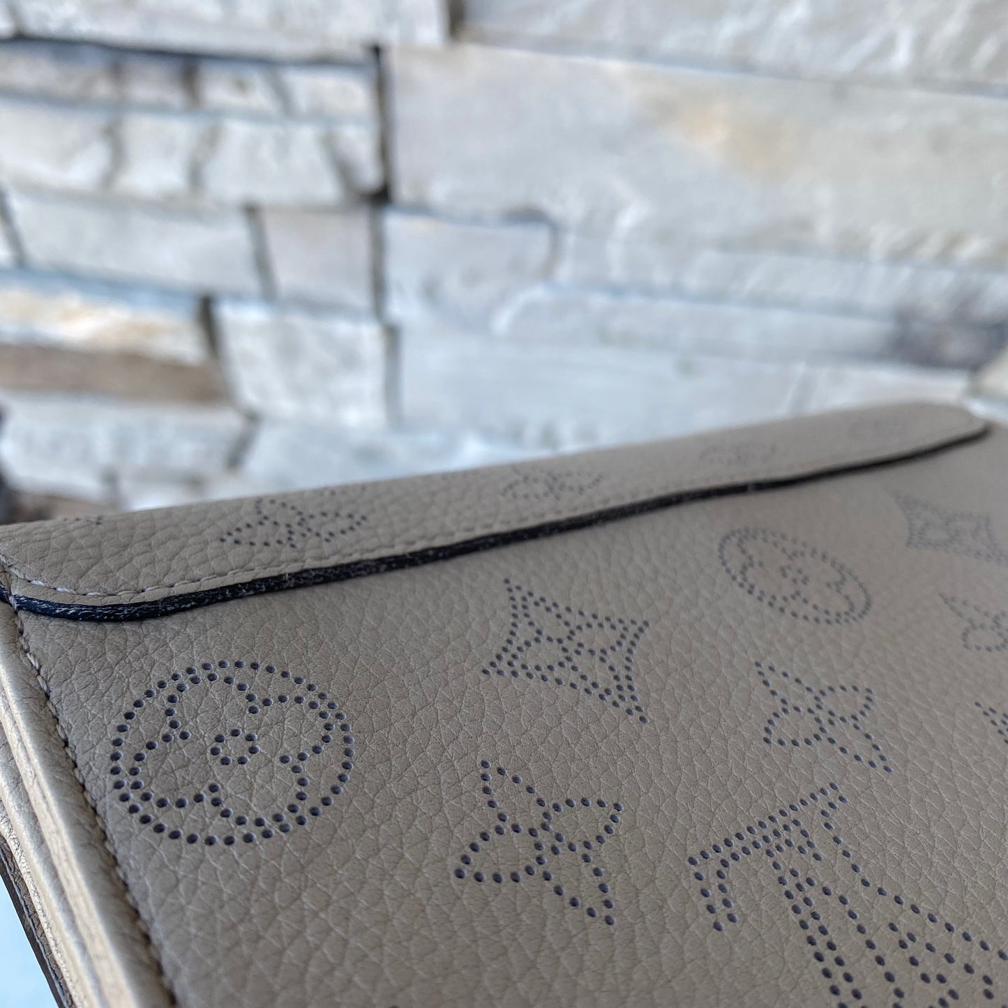 Louis Vuitton Portefeuille Iris Mahina Leather Wallet