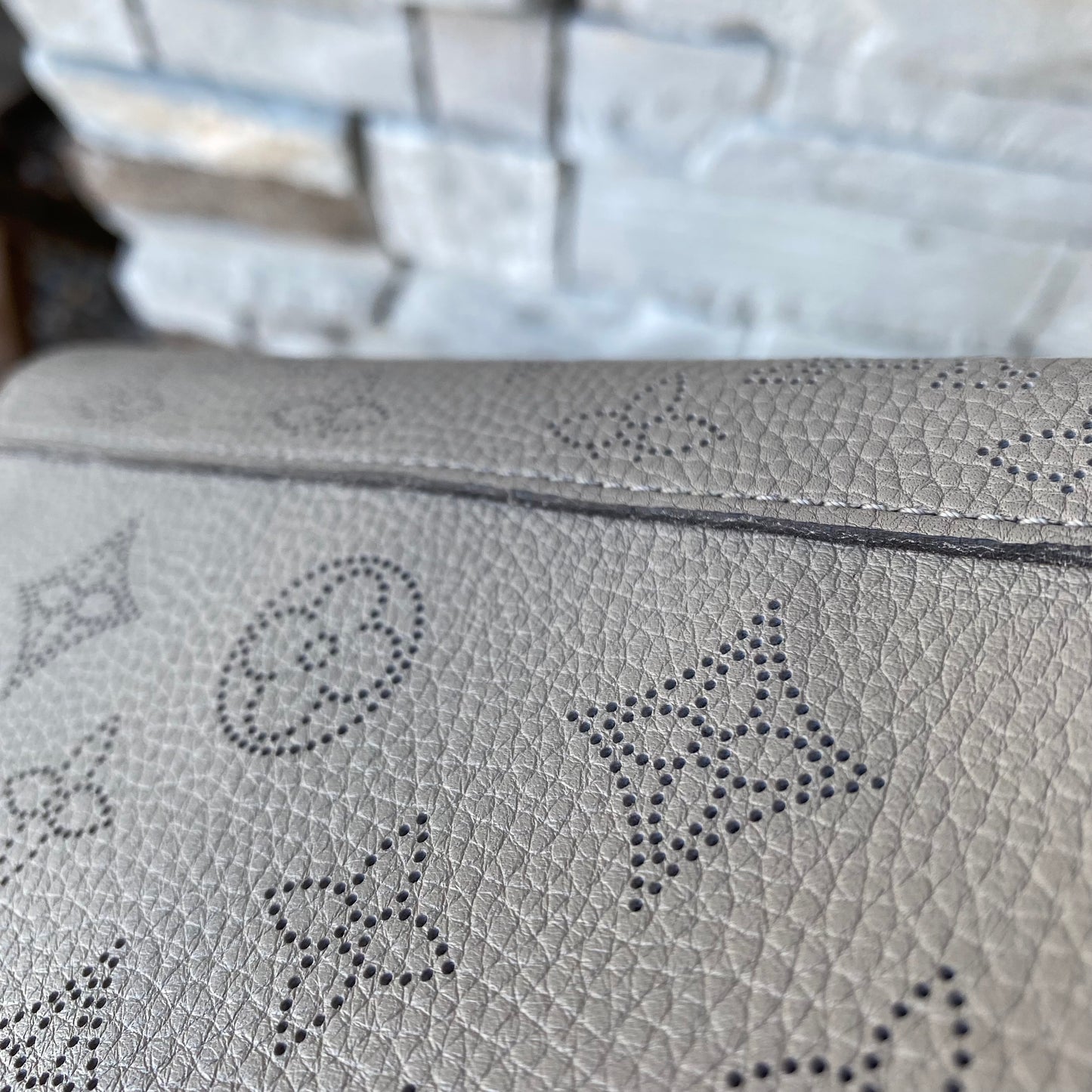 Louis Vuitton Portefeuille Iris Mahina Leather Wallet