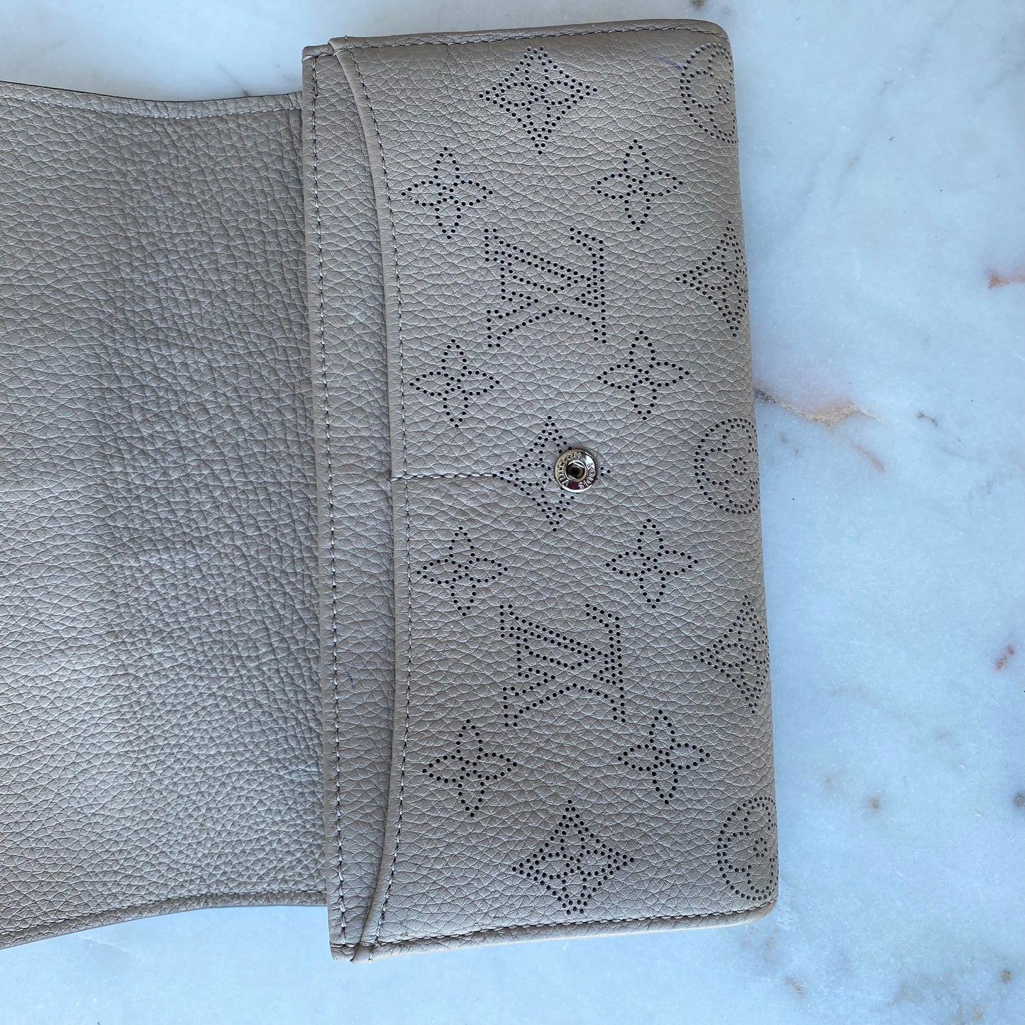 Louis Vuitton Portefeuille Iris Mahina Leather Wallet