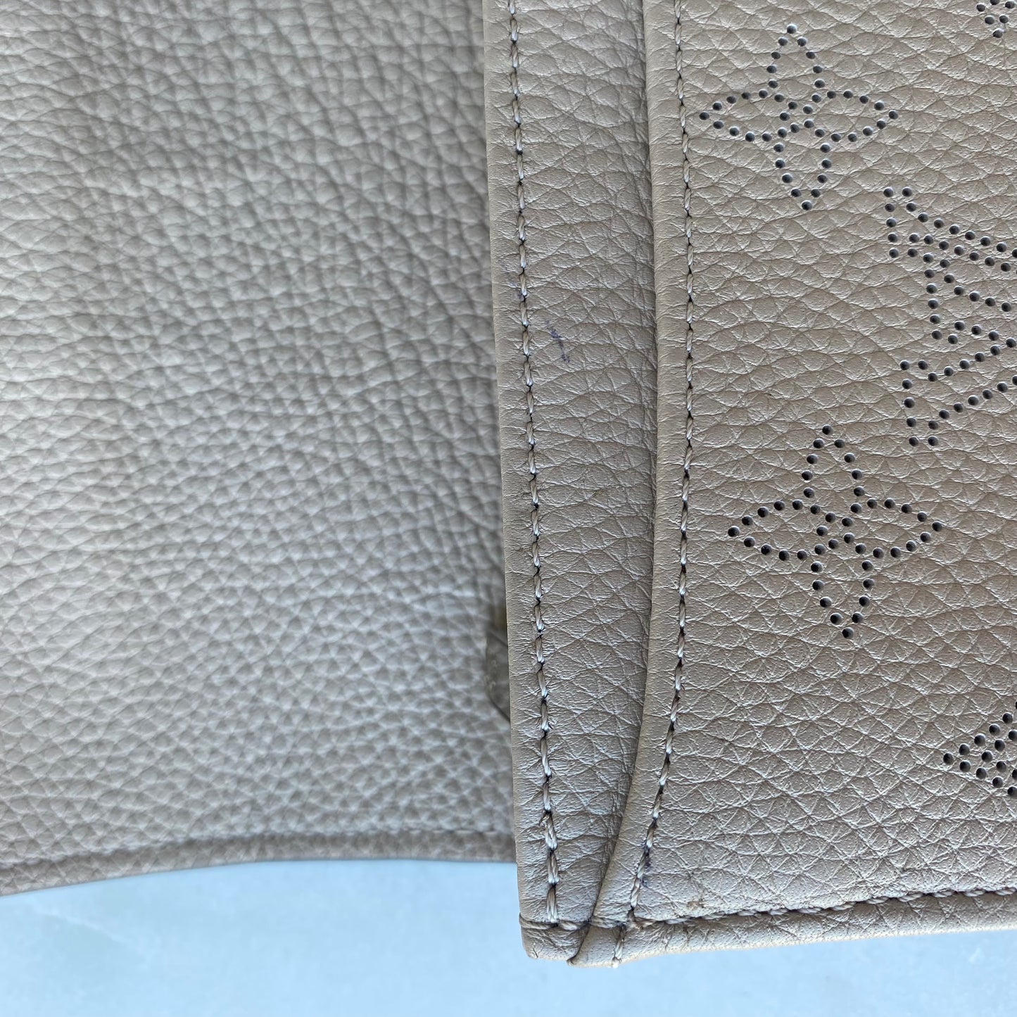 Louis Vuitton Portefeuille Iris Mahina Leather Wallet