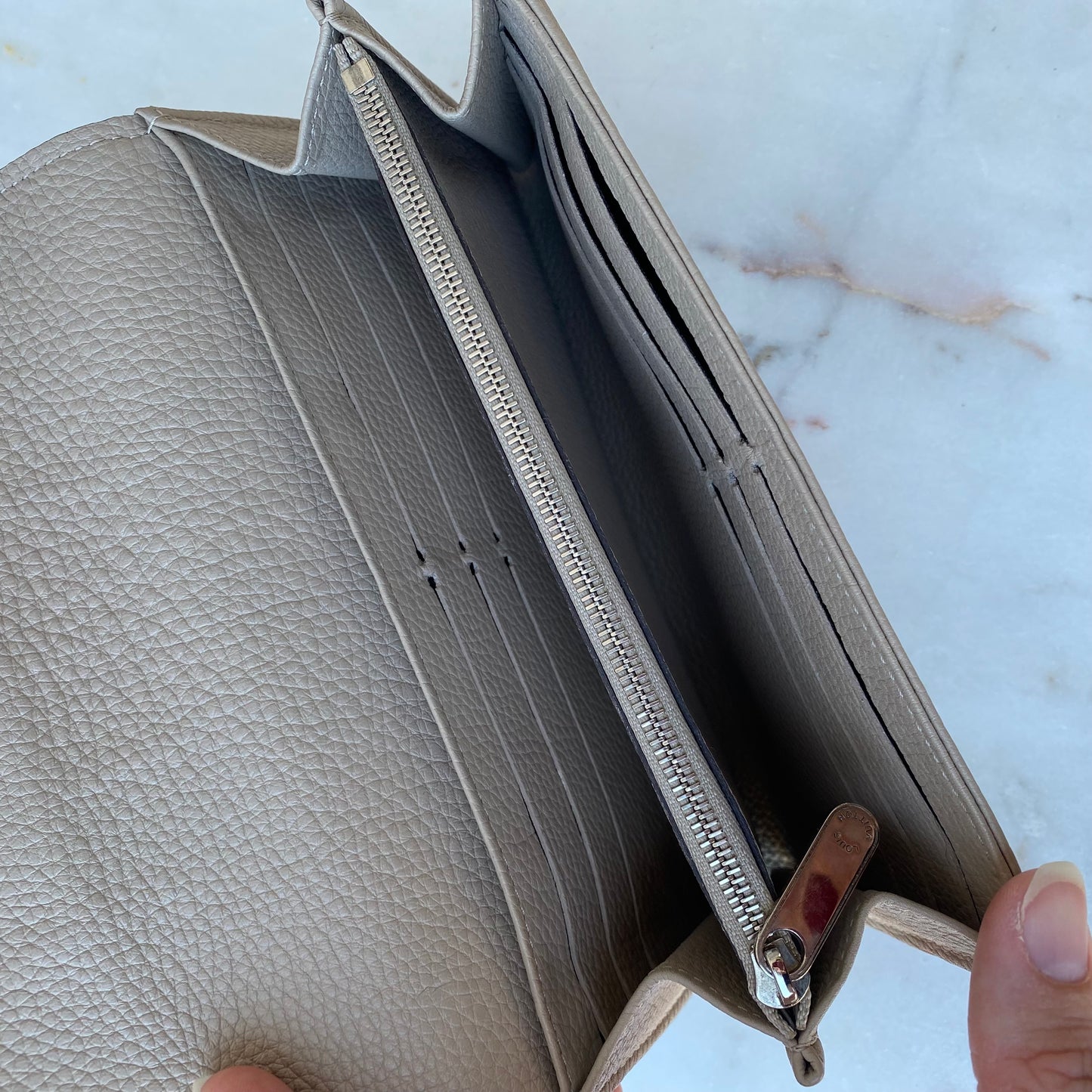 Louis Vuitton Portefeuille Iris Mahina Leather Wallet