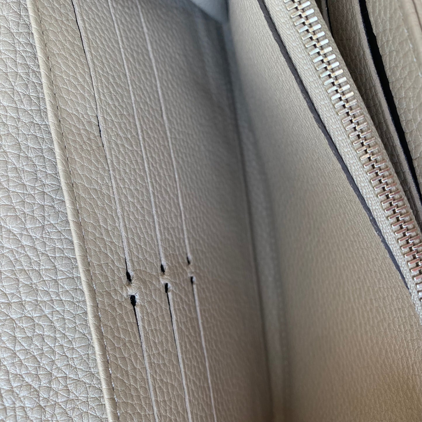 Louis Vuitton Portefeuille Iris Mahina Leather Wallet