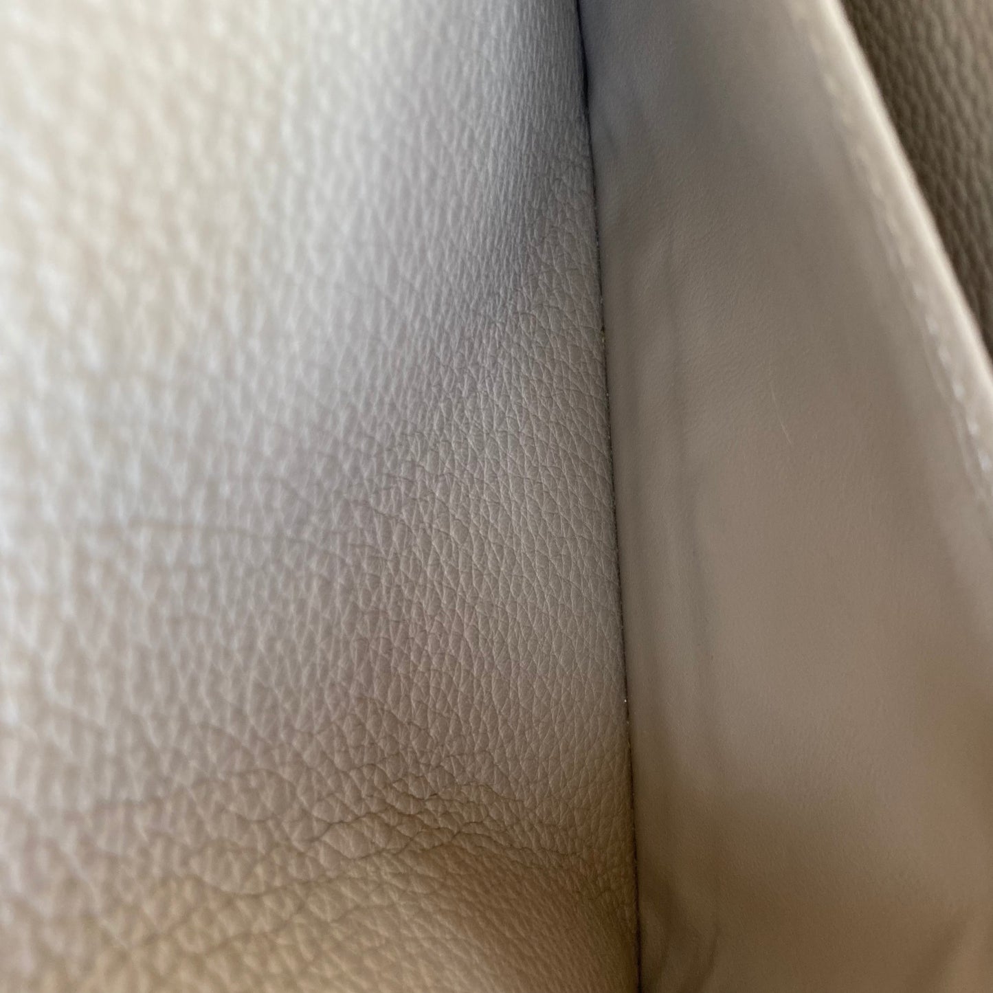 Louis Vuitton Portefeuille Iris Mahina Leather Wallet