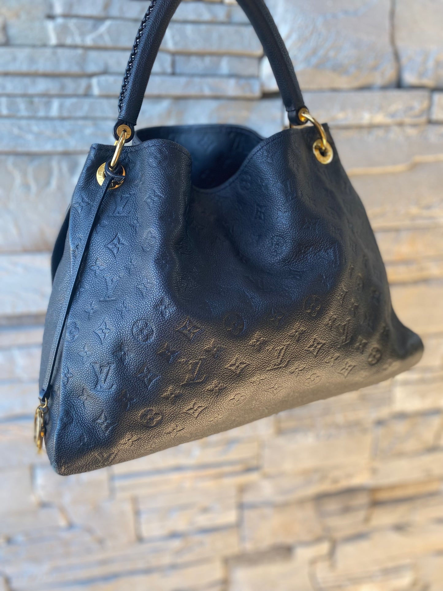 Louis Vuitton Empreinte Leather Artsy MM