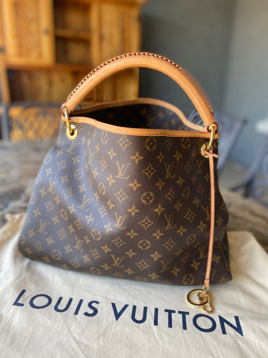 Louis Vuitton Artsy MM Monogram Hobo