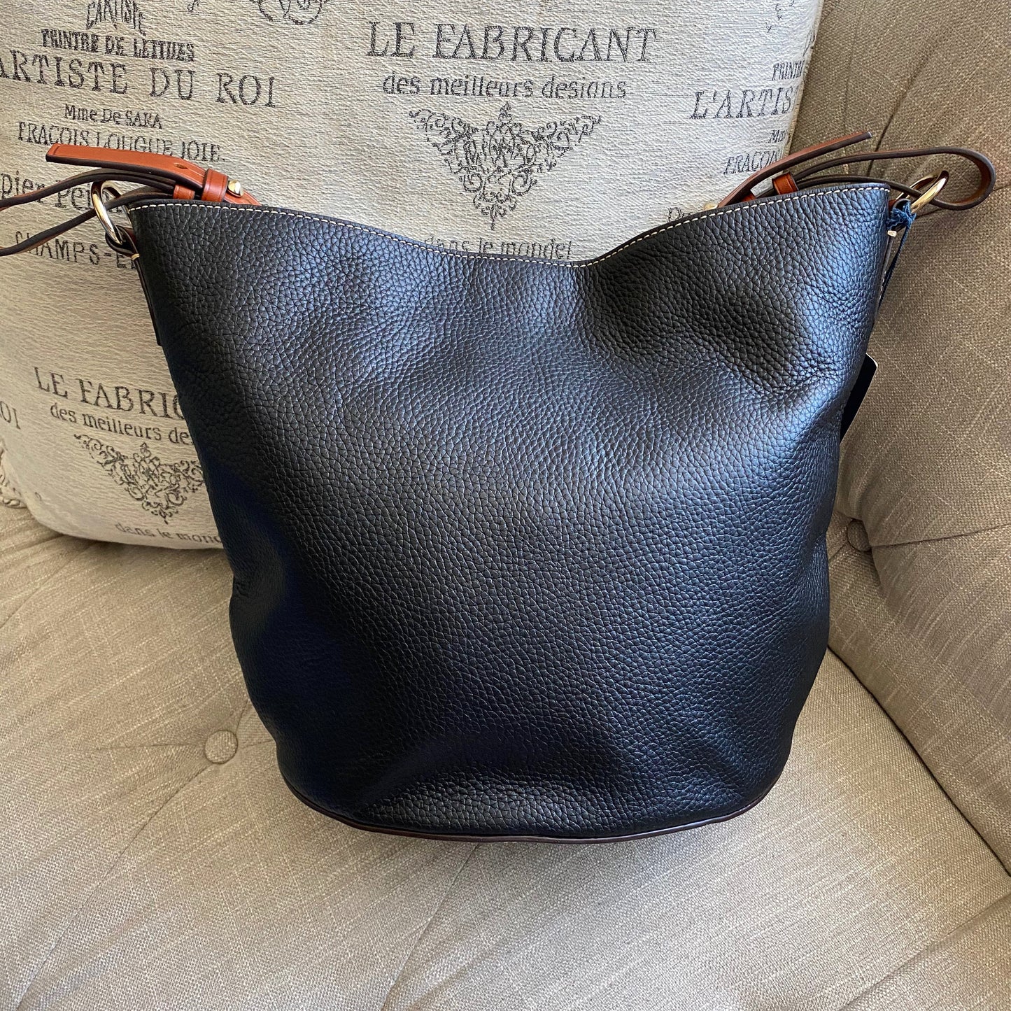 Dooney & Bourke Pebble Grain Thea Feed Bag