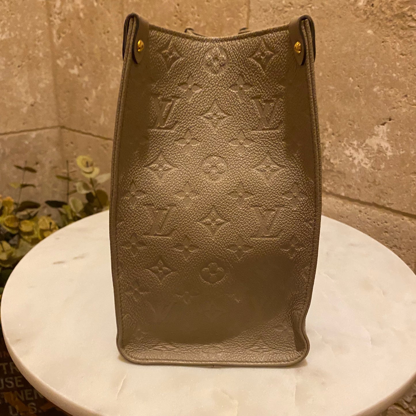 Louis Vuitton Empreinte Monogram Giant Onthego MM Tourterelle Tote
