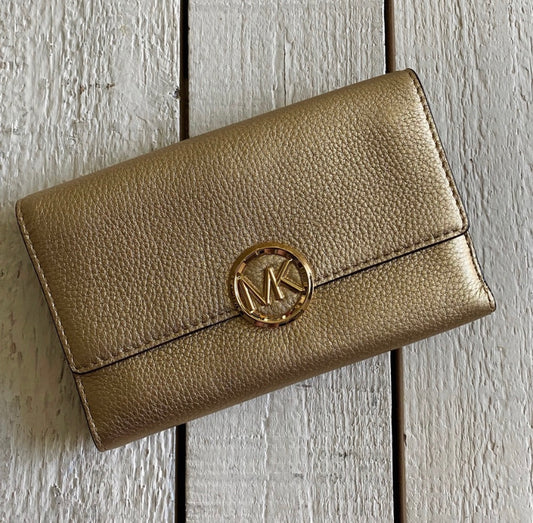 Michael Kors Lillie Pebble Leather Carryall Wallet