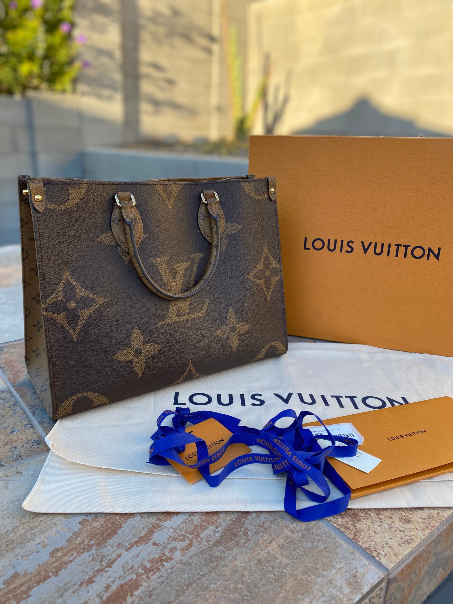 Louis Vuitton Reverse Monogram Onthego MM Tote