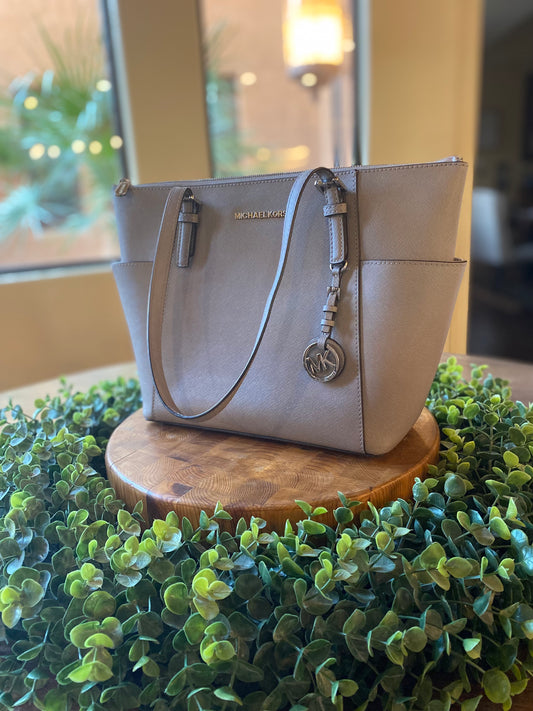 Michael Kors Jet Set Top Zip Saffiano Tote