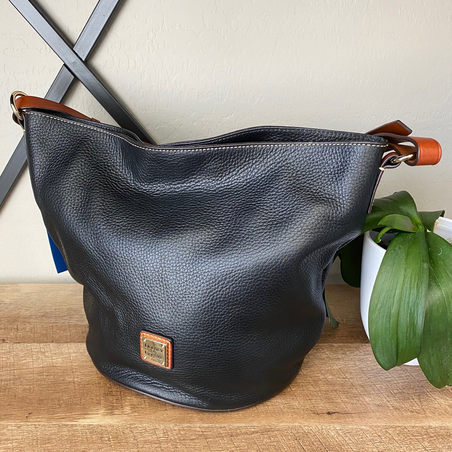 Dooney & Bourke Pebble Grain Thea Feed Bag