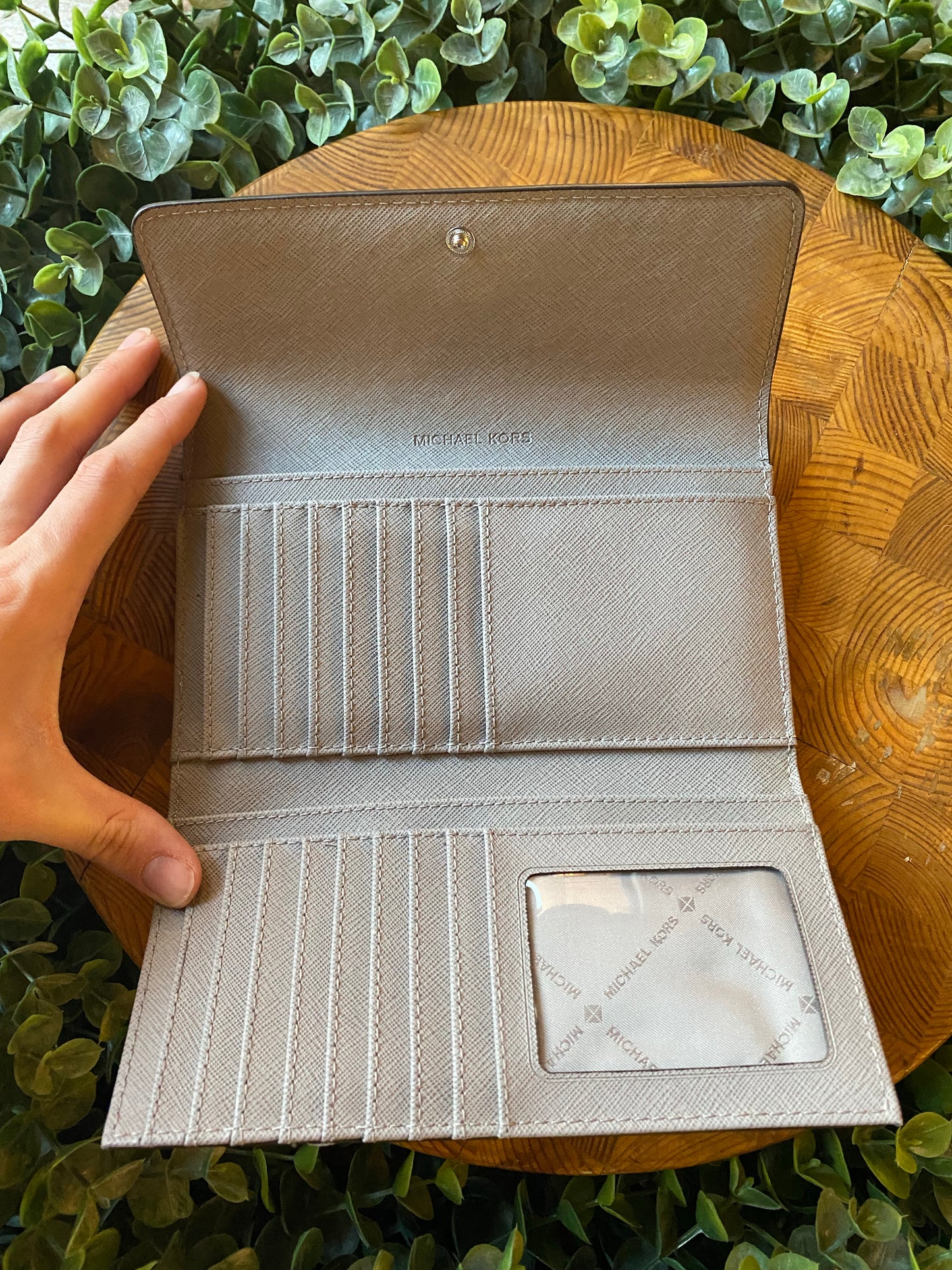 Michael Kors Jet Set Large Trifold White Wallet